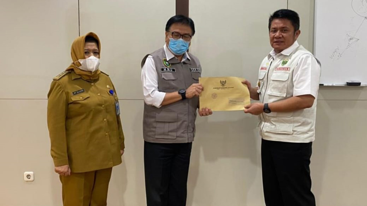 Herman Deru Tetapkan H. Nasrun Umar sebagai Plh Bupati Muara Enim
