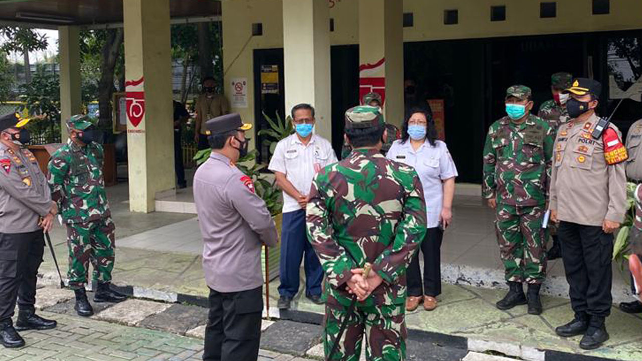 Panglima TNI dan Kapolri Tinjau Vaksinasi Massal