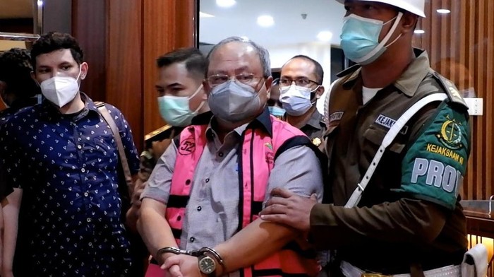 Tersangka Kasus Dugaan Korups Pembelian Gas Bumi BUMD Sumsel