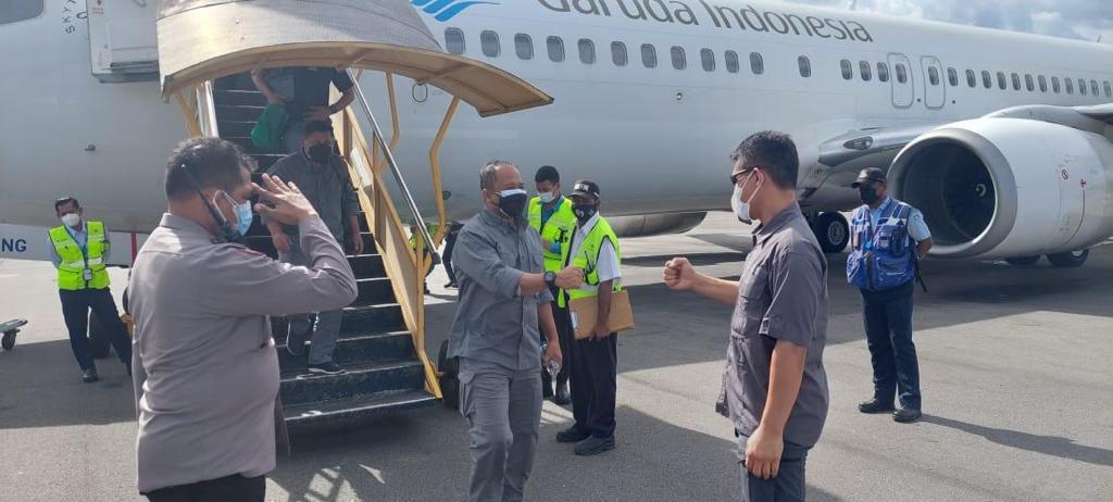 kedatangan-kaops-nemangkawi-2021-polri-brigjen-pol-ramdani-hidayat-sh-beserta-rombongan-di-bandara-moses-kilangin-timika-aqr