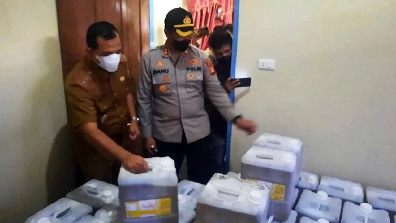 Polres OKU Bongkar Gudang Penimbunan Migor