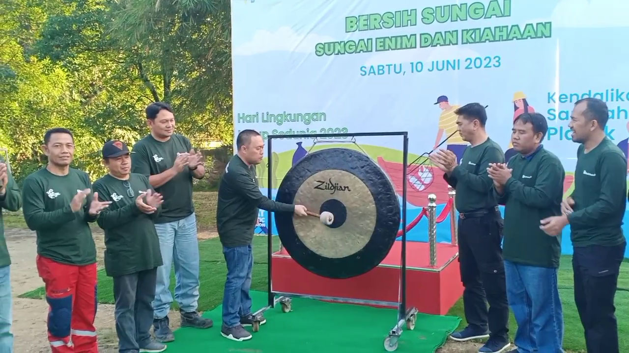 PTBA Gelar Susur Bersih Sungai
